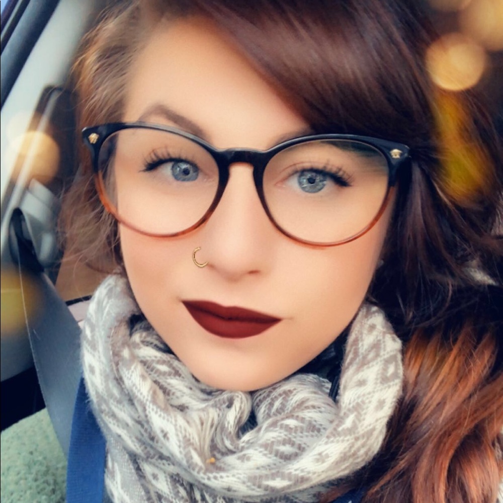 Meet your Posher, Hillary